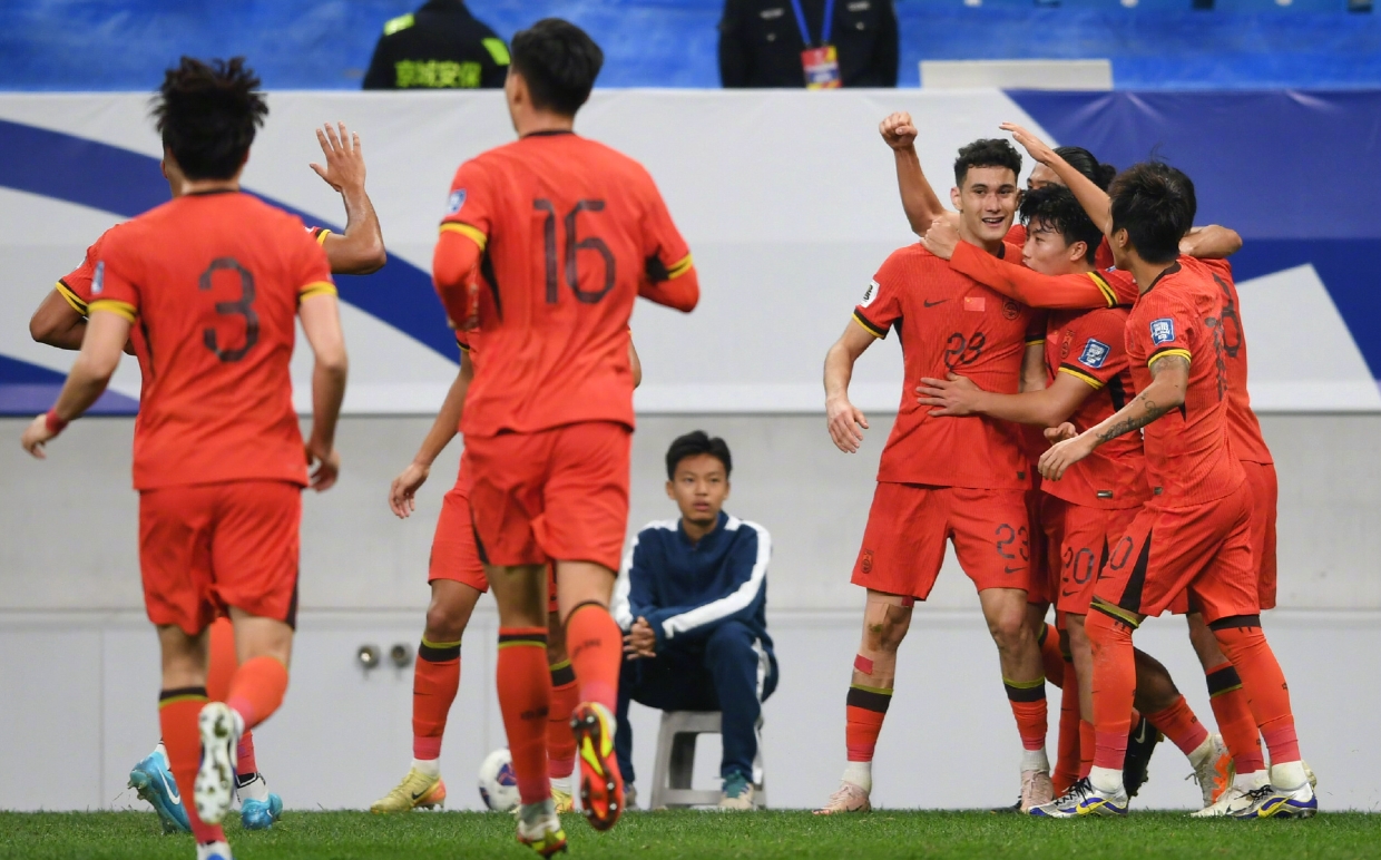 中国队轻取英格兰队,马龙关键制胜 中国队轻取英格兰队,马龙关键制胜