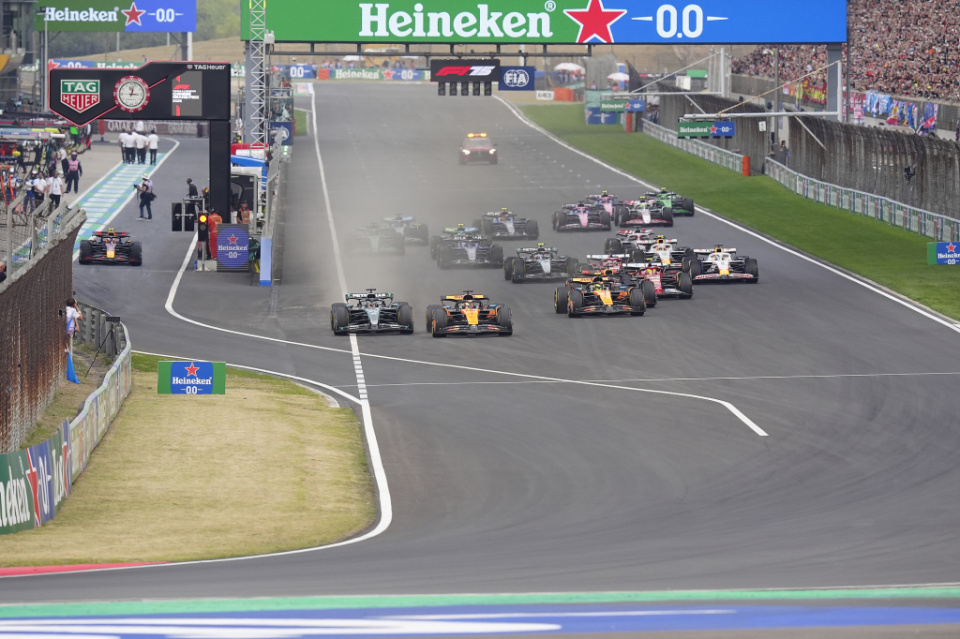 雷诺车队翻盘迈凯伦,皮亚斯特里点燃赛场 雷诺车队翻盘迈凯伦,皮亚斯特里点燃赛场